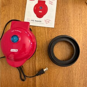 Dash Red Mini Pie Maker